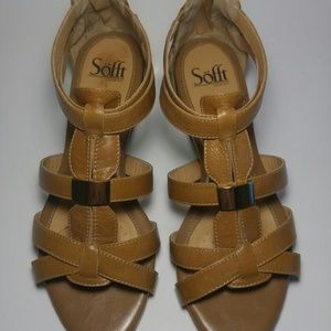 1" tan and gold strappy wedges